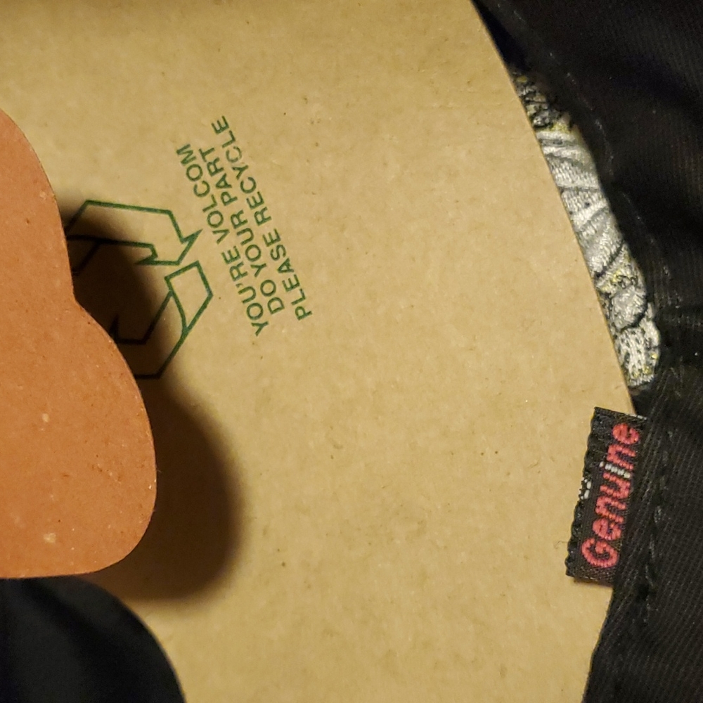 Volcom Hat - Picture 5 of 7